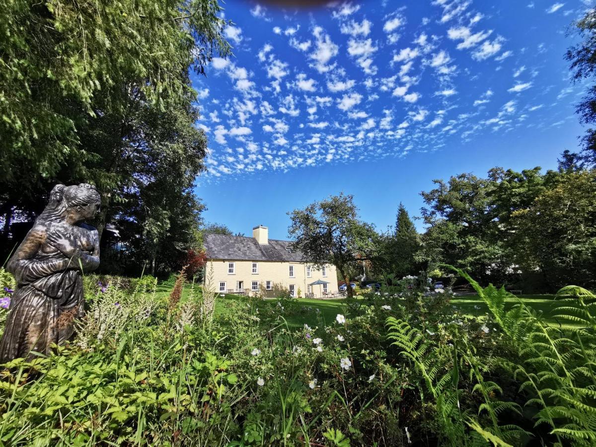Ty Mawr Country Hotel & Restaurant Carmarthen Buitenkant foto
