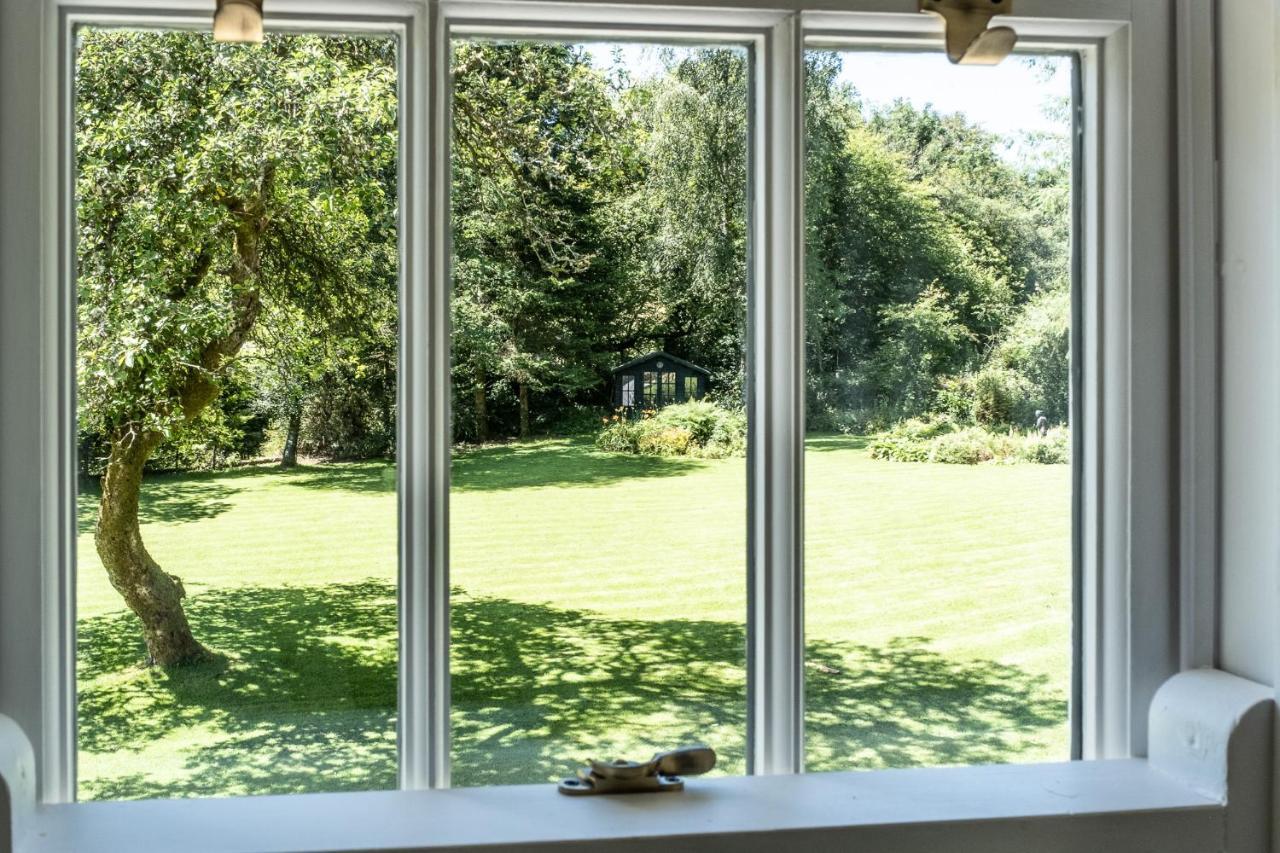Ty Mawr Country Hotel & Restaurant Carmarthen Buitenkant foto
