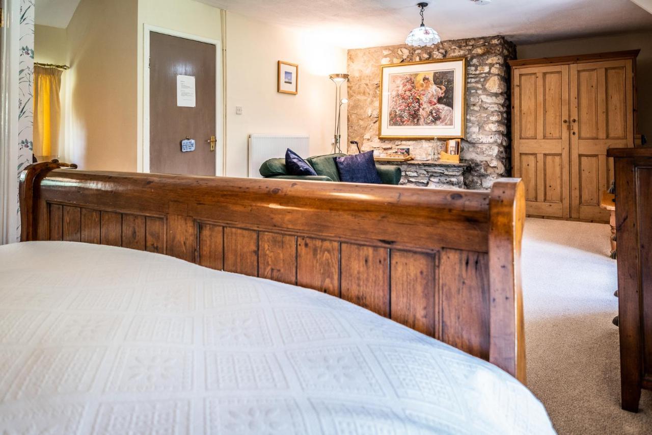 Ty Mawr Country Hotel & Restaurant Carmarthen Buitenkant foto