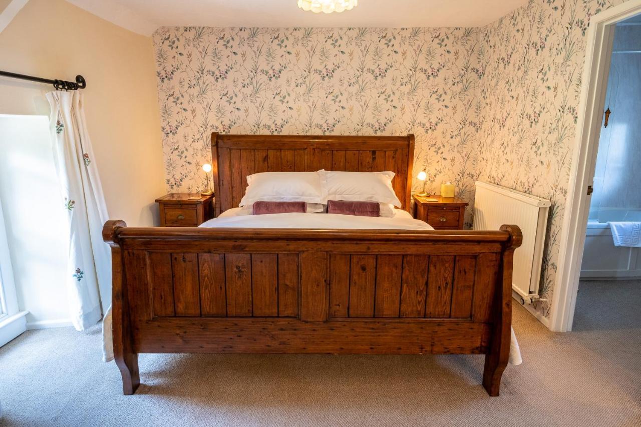 Ty Mawr Country Hotel & Restaurant Carmarthen Buitenkant foto