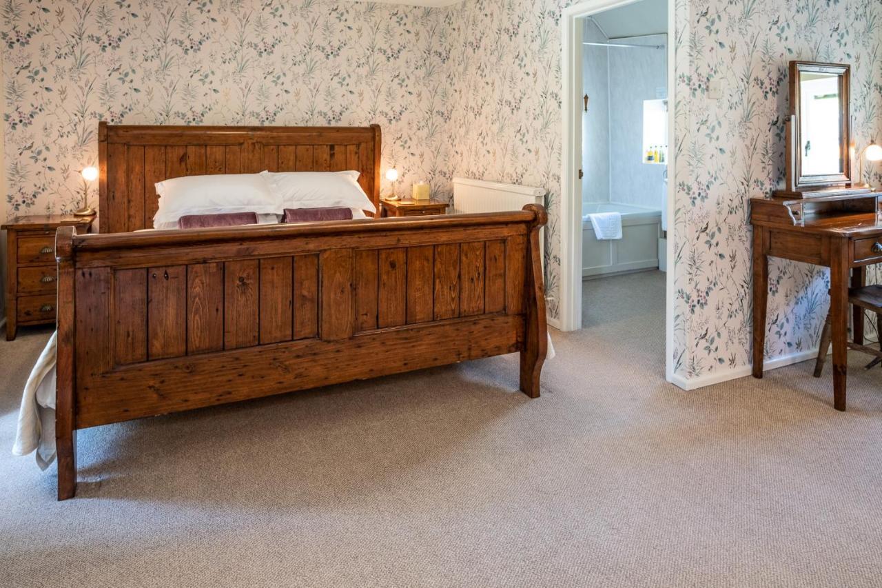 Ty Mawr Country Hotel & Restaurant Carmarthen Buitenkant foto
