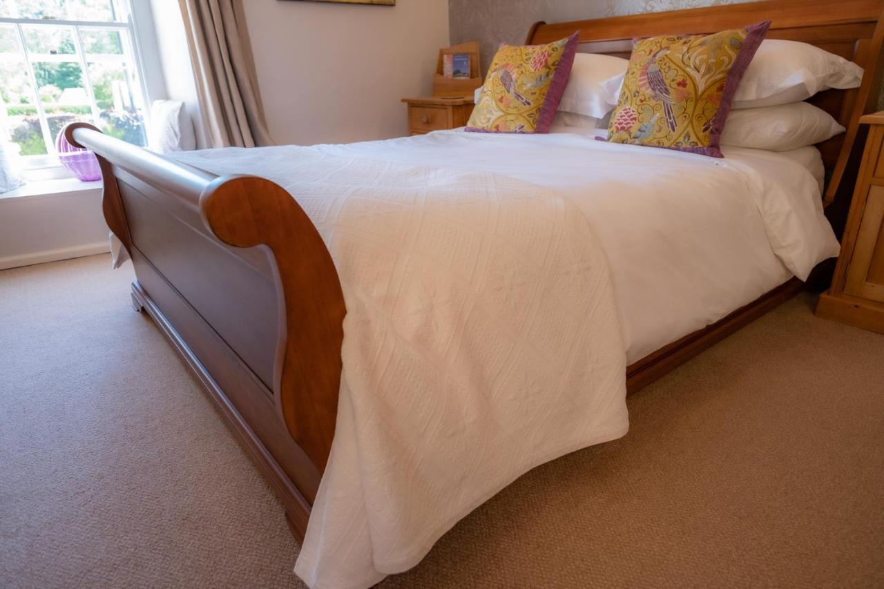Ty Mawr Country Hotel & Restaurant Carmarthen Buitenkant foto