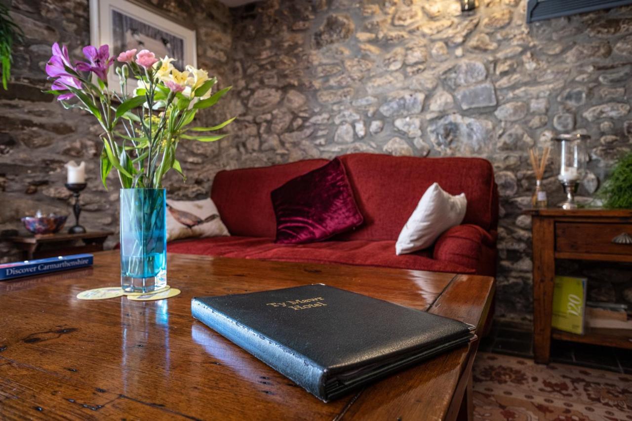 Ty Mawr Country Hotel & Restaurant Carmarthen Buitenkant foto