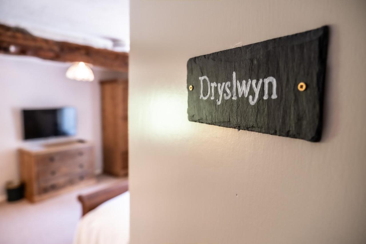 Ty Mawr Country Hotel & Restaurant Carmarthen Buitenkant foto