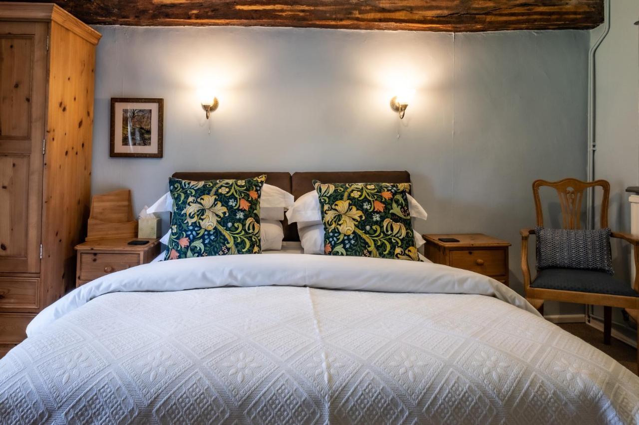 Ty Mawr Country Hotel & Restaurant Carmarthen Buitenkant foto