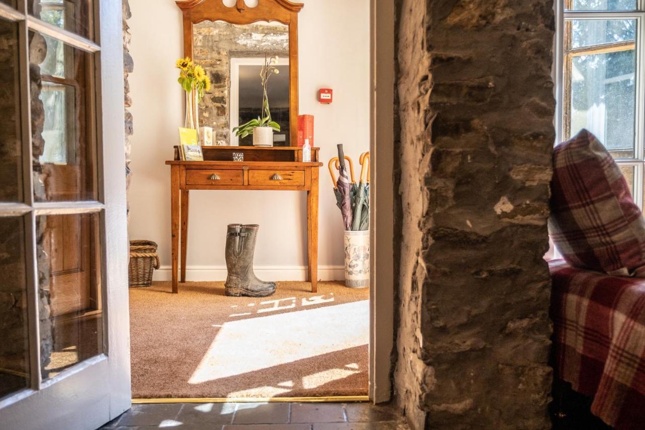 Ty Mawr Country Hotel & Restaurant Carmarthen Buitenkant foto