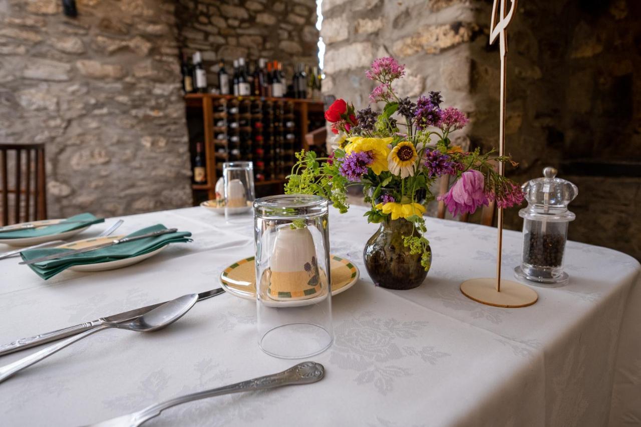 Ty Mawr Country Hotel & Restaurant Carmarthen Buitenkant foto