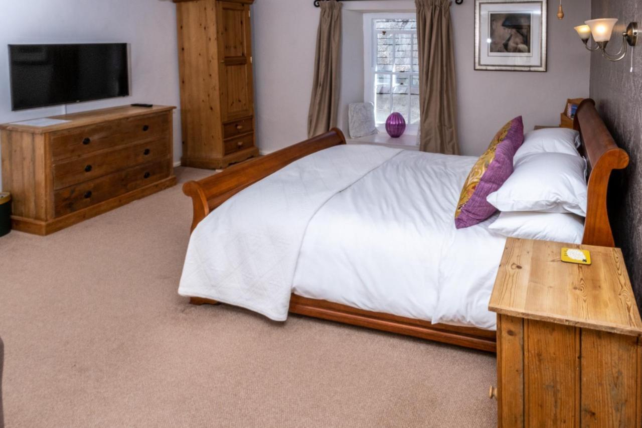 Ty Mawr Country Hotel & Restaurant Carmarthen Buitenkant foto