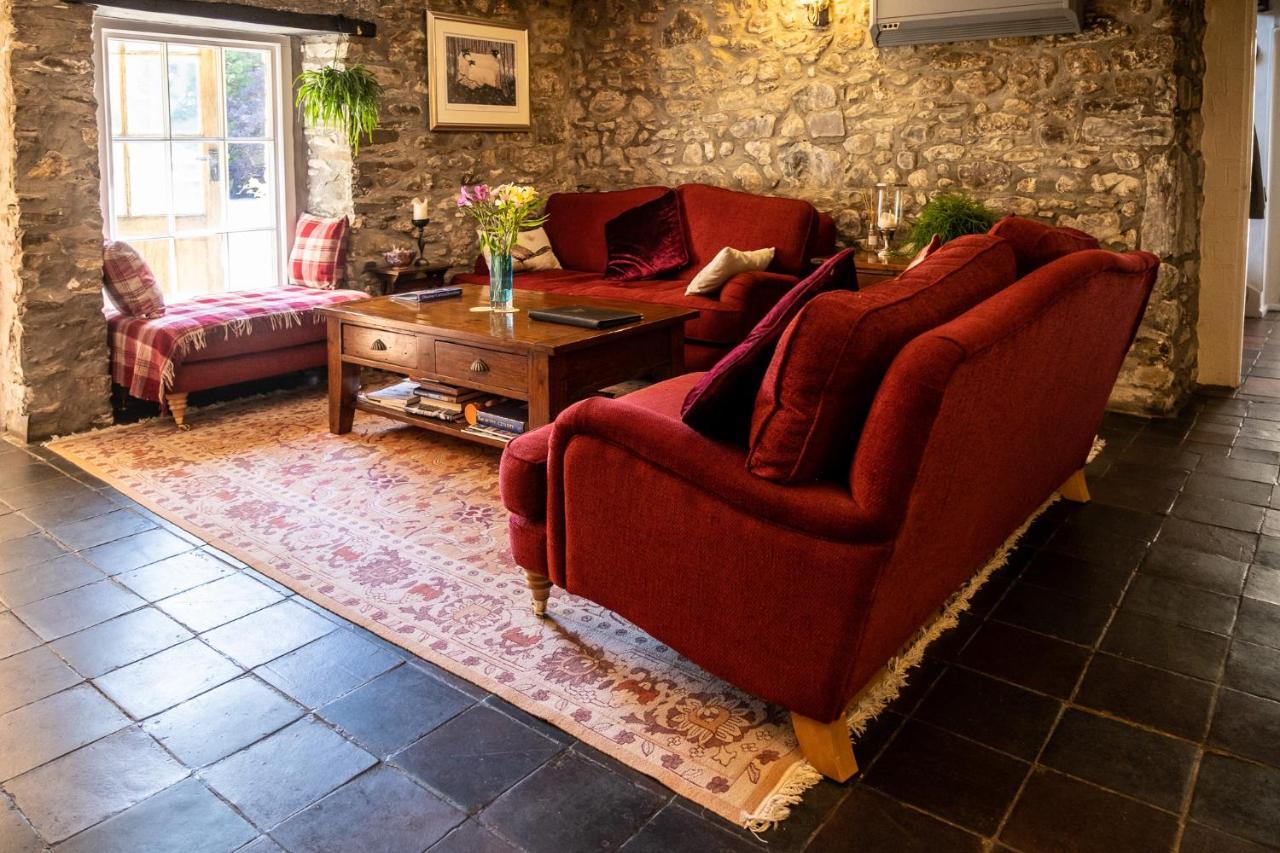 Ty Mawr Country Hotel & Restaurant Carmarthen Buitenkant foto