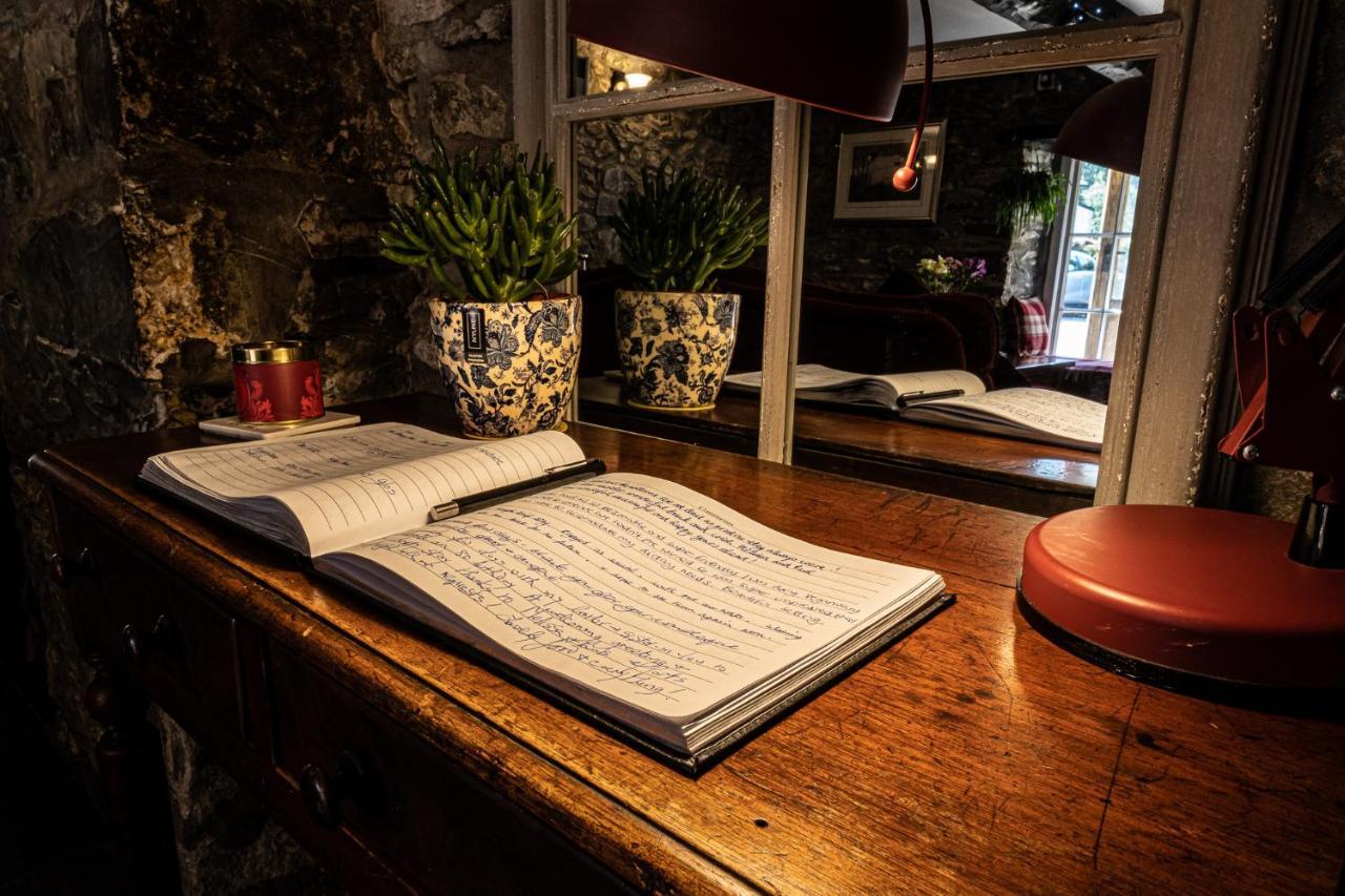Ty Mawr Country Hotel & Restaurant Carmarthen Buitenkant foto