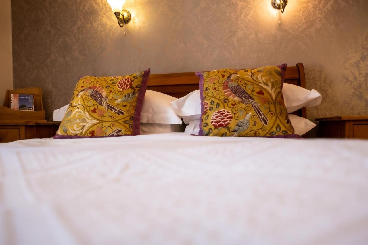 Ty Mawr Country Hotel & Restaurant Carmarthen Buitenkant foto