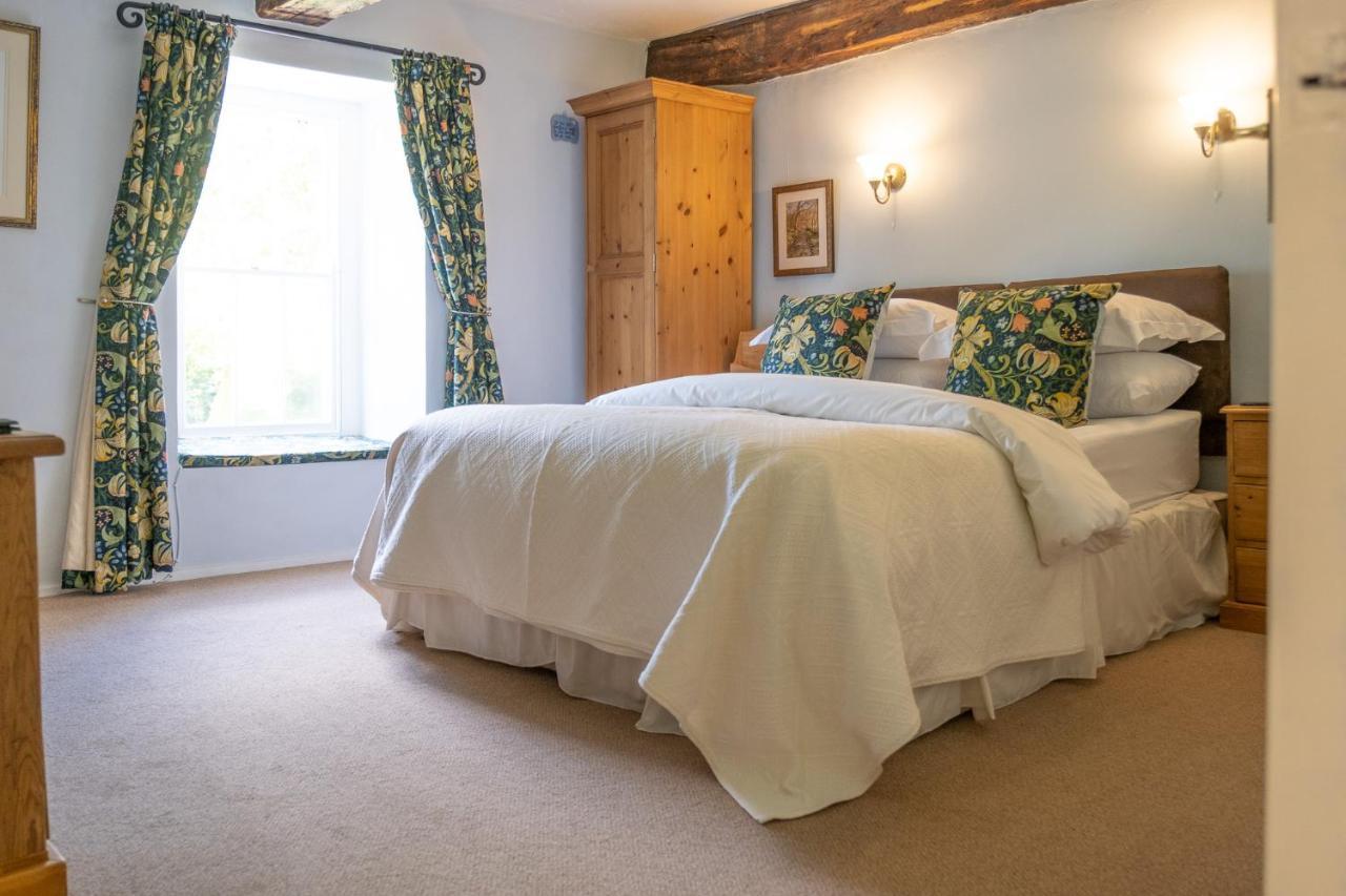 Ty Mawr Country Hotel & Restaurant Carmarthen Buitenkant foto