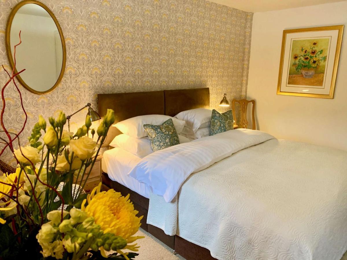 Ty Mawr Country Hotel & Restaurant Carmarthen Buitenkant foto