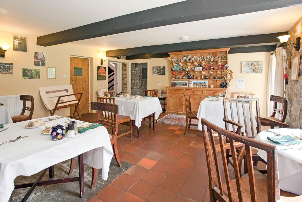 Ty Mawr Country Hotel & Restaurant Carmarthen Buitenkant foto