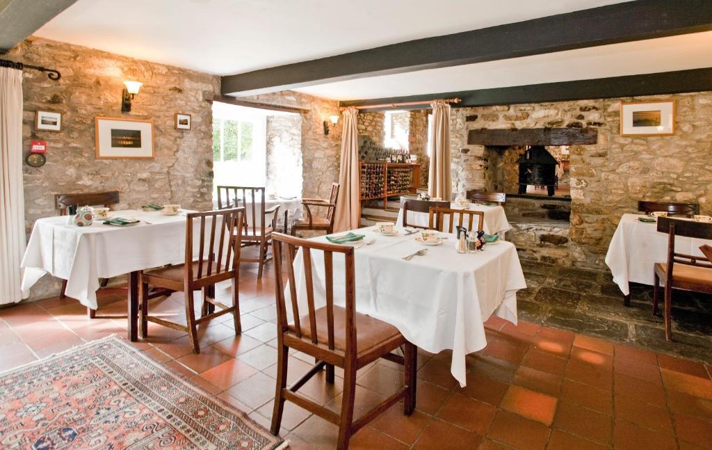 Ty Mawr Country Hotel & Restaurant Carmarthen Buitenkant foto