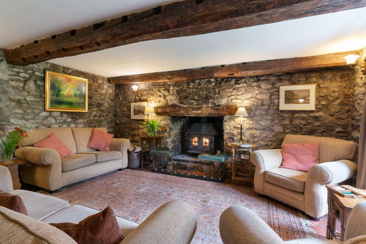 Ty Mawr Country Hotel & Restaurant Carmarthen Buitenkant foto