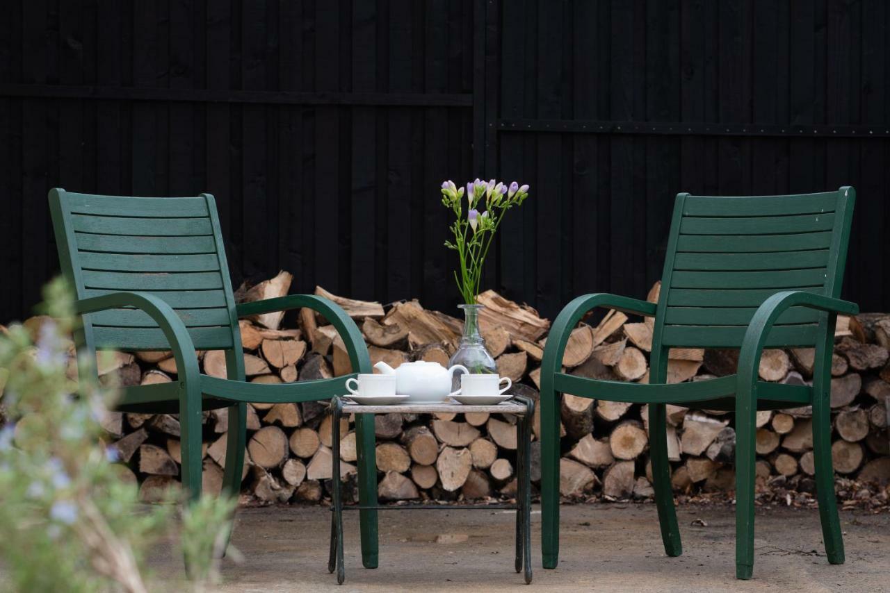 Ty Mawr Country Hotel & Restaurant Carmarthen Buitenkant foto