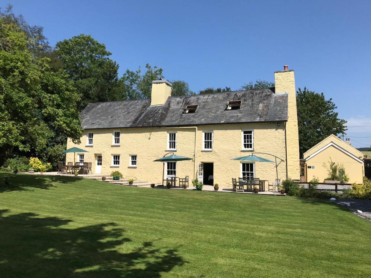 Ty Mawr Country Hotel & Restaurant Carmarthen Buitenkant foto