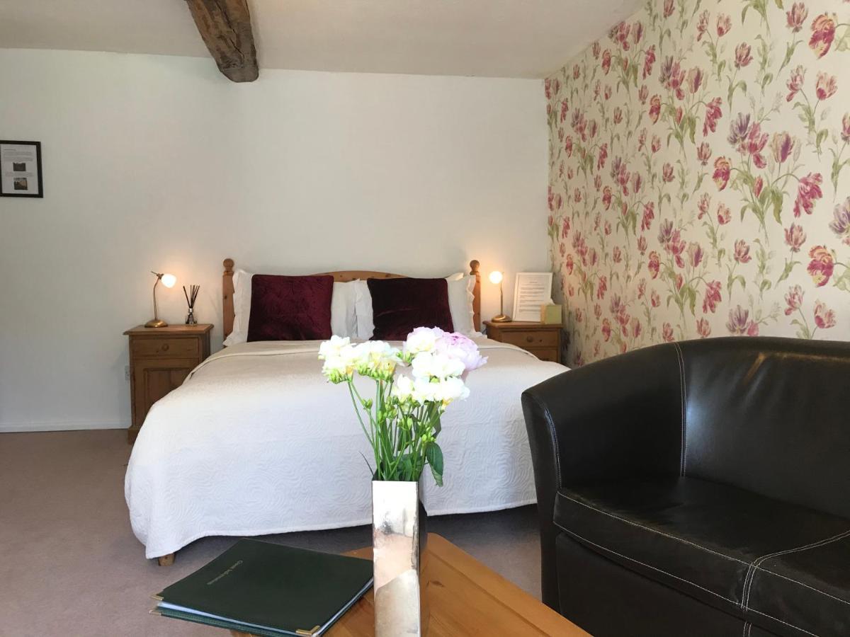 Ty Mawr Country Hotel & Restaurant Carmarthen Buitenkant foto
